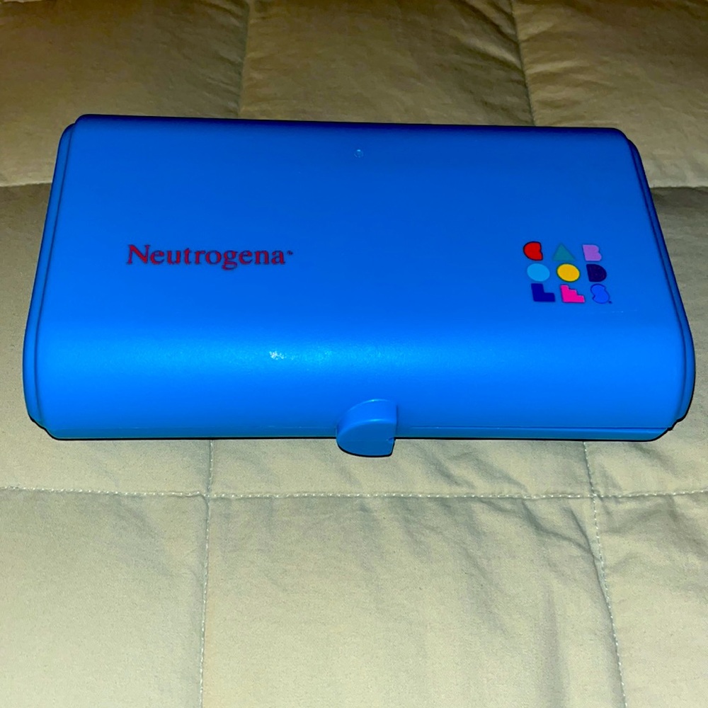 Vintage Caboodles Neutrogena Blue Make-Up Storage Case 8” X 4 1/2” 2” Tall